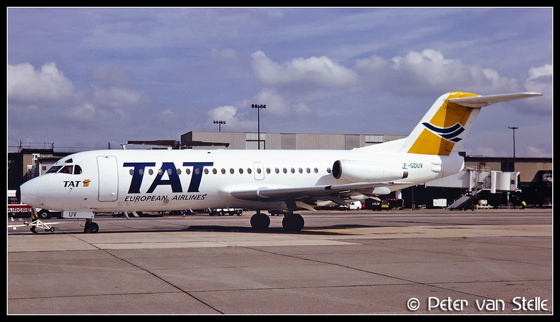 19921901_TATEuropeanAirlines_F28_F-GDUV__LGW_25071992.jpg