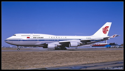 20010221 AirChina B747-400 B-2472  PEK 28012001