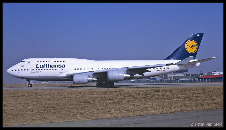 20011407_Lufthansa_B747-400_D-ABVK__PEK_02022001.jpg