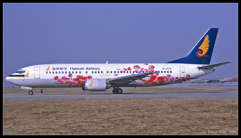20011421_HainanAirlines_B737-400_B-2576_PinkFlowers-colours_PEK_02022001.jpg