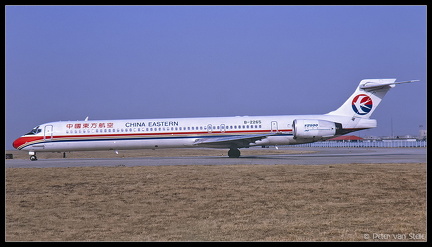 20011422 ChinaEastern MD90 B-2265  PEK 02022001